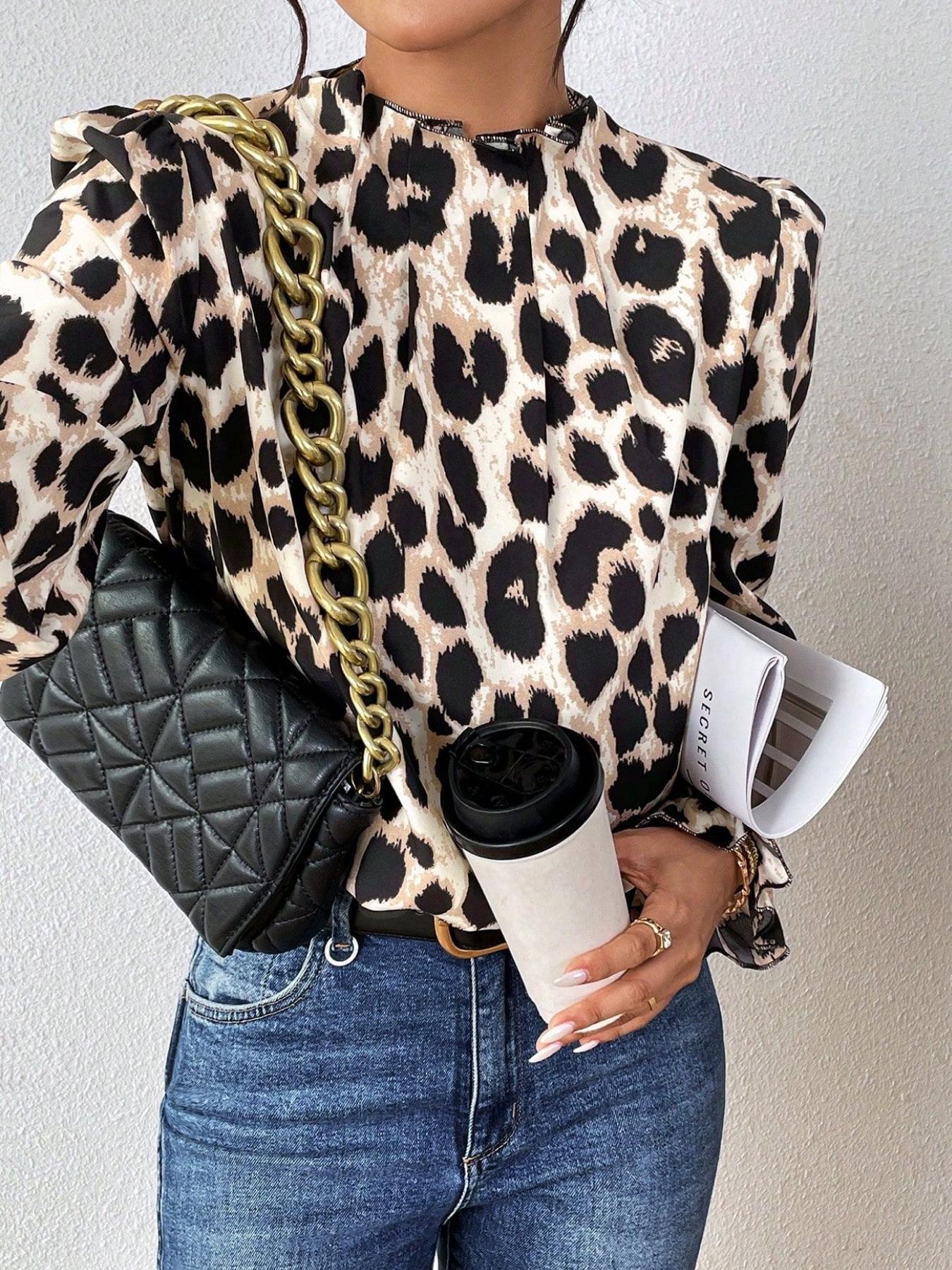 A fashionable women's leopard print pleated stand up collar lantern sleeve top, suitable for commuting to work, shopping, outdoor activities, indoor and outdoor wear