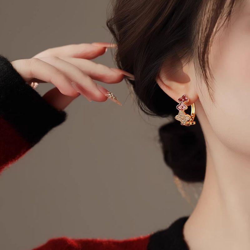 Clover Circle Earrings for Women, Luxury Light Luxury Ear Studs, Unique and Beautiful Ear Cuffs, High-End Fashion Jewelry