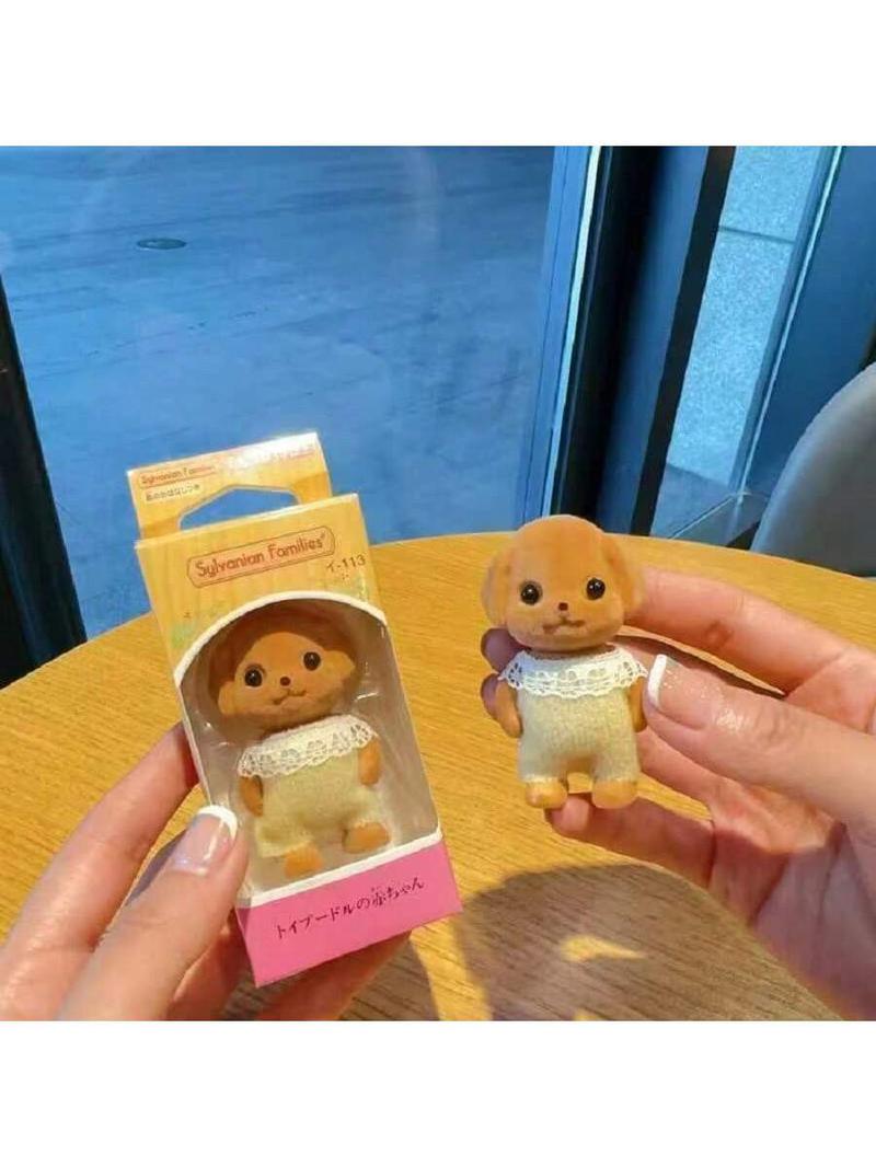 Sylvanian Families Vip Dog Doll, Adjustable Limbs Miniature Figurine, Desktop Decoration, Random Style Packaging, Collectible Toy