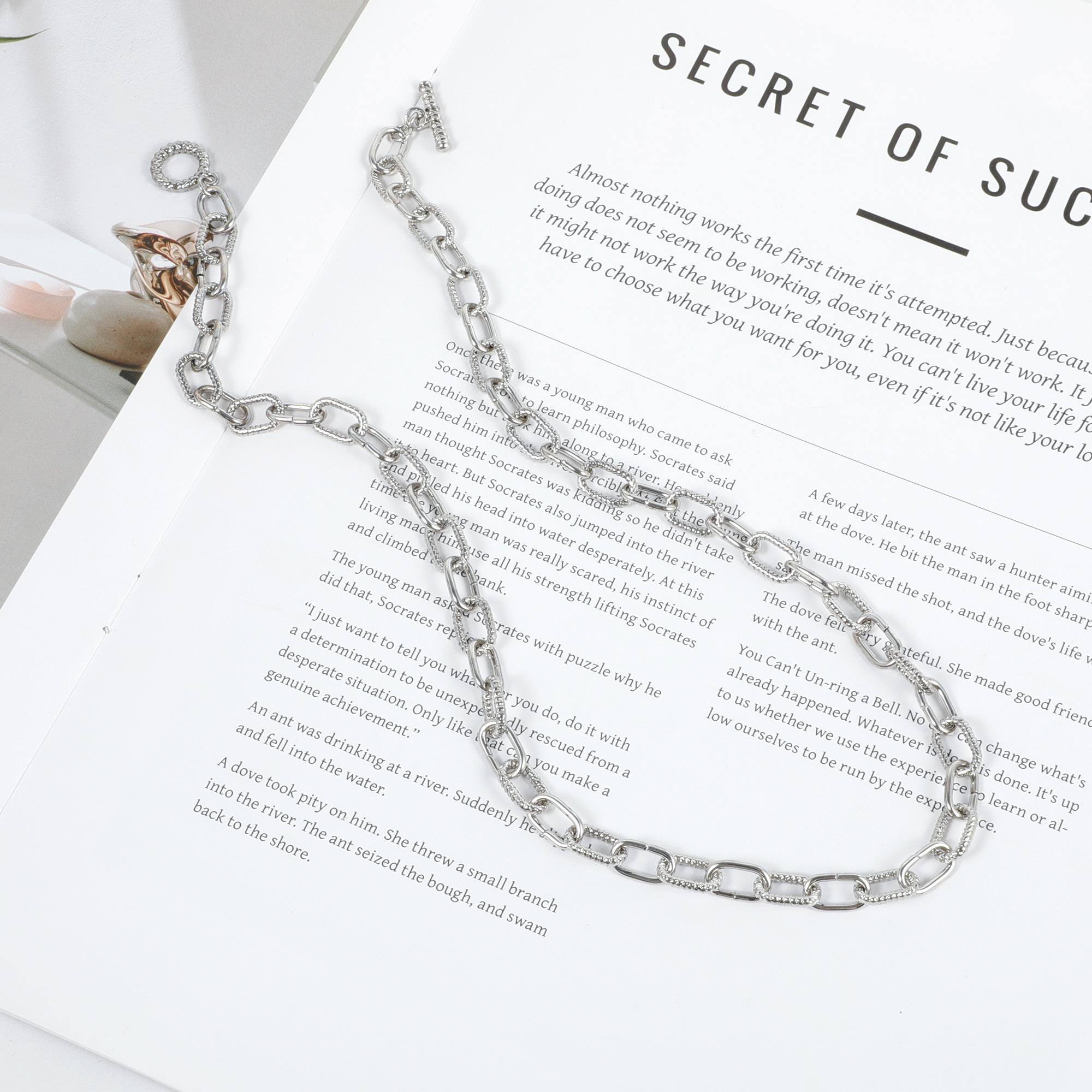 Mytys Minimalist Link Chain Necklace for Women Adjustable Toggle Clasp Modern Chic Jewelry Gift for Daily Wear or Layering Jewellery