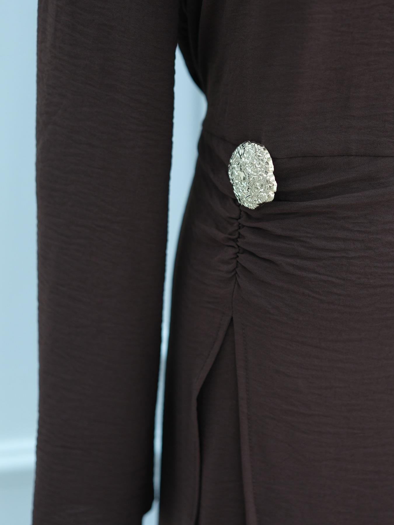 Muslim Women Plain Simple Dress with Back Tie, Waist Cinching, Decorative Buttons, Perfect for Friend Gatherings & Casual Occasions, Modest Muslim Outfits