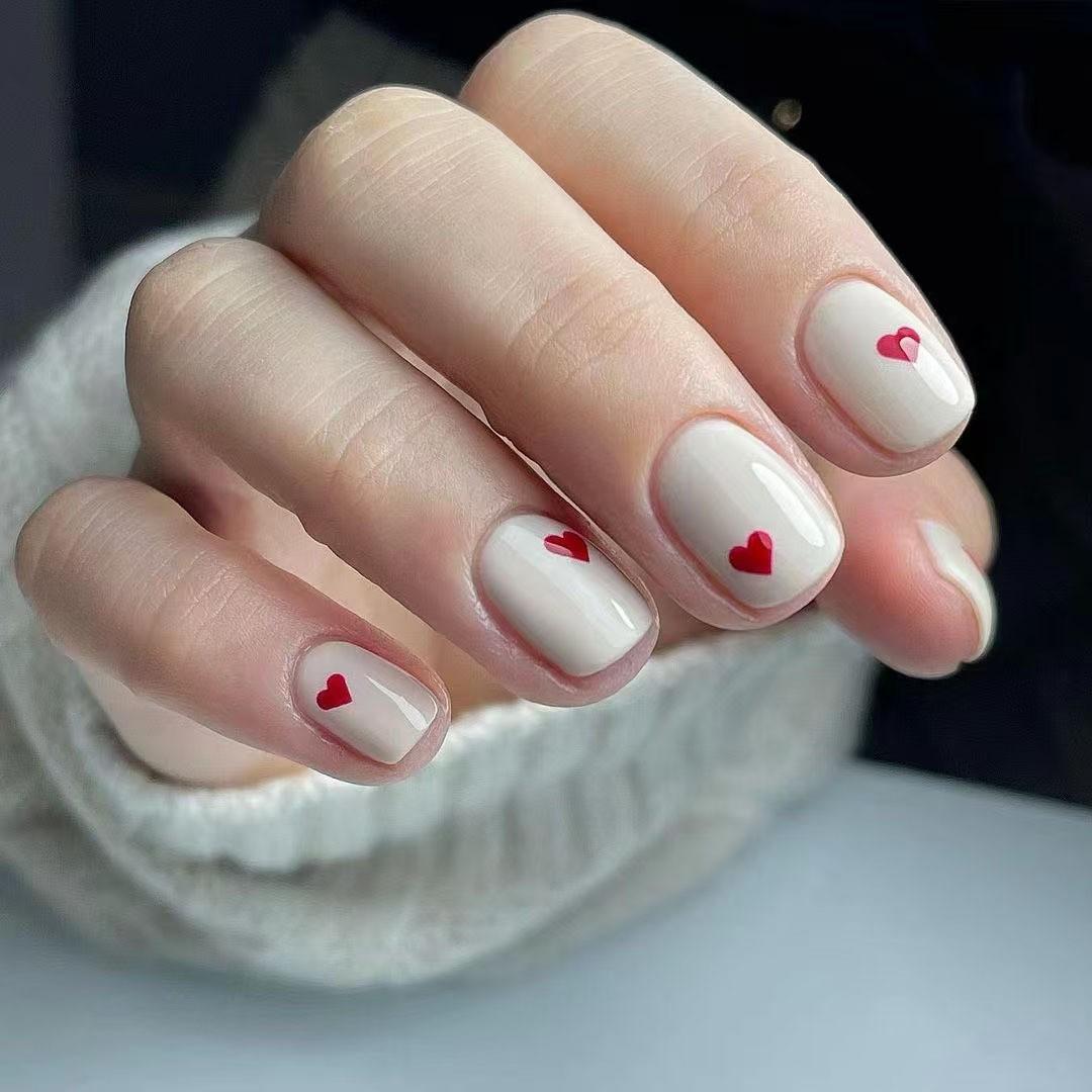 Short Square Heart Nail Art Stickers, Cute and Simple Wearable Nails, 24 Pieces, Perfect for Daily Use, Easy Application