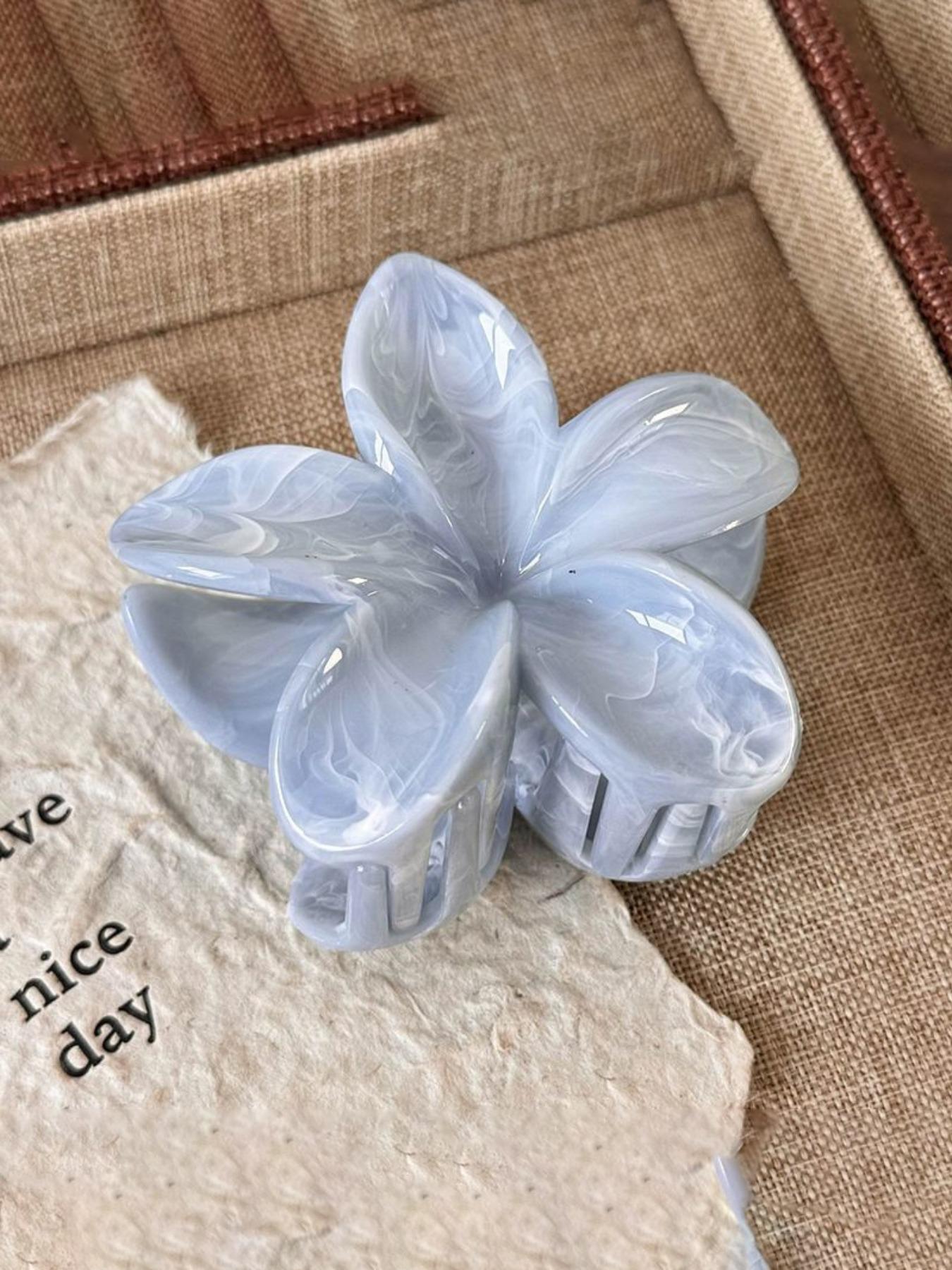 Elegant Floral Hair Clip for Women, Perfect for Bun Hairstyles and Casual Looks, Autumn Wavy Hair Accessory, Stylish and Versatile Design