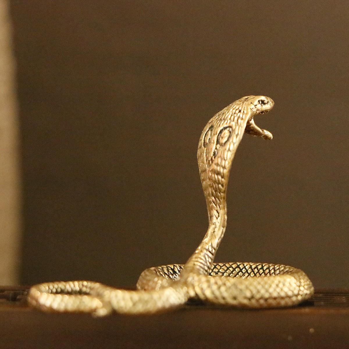 Brass Three-Dimensional Cobra Sculpture Model, Metal Decorative Item, Handmade Craft, Unique Artwork, Perfect for Home Decoration