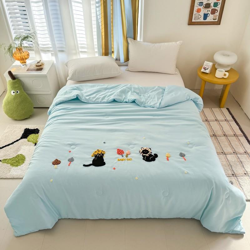 1pc Summer Quilt, Soft Comfortable Bedspread, All-Season Blanket, Embroidered Design, Safe High-Quality Material, Perfect Gift