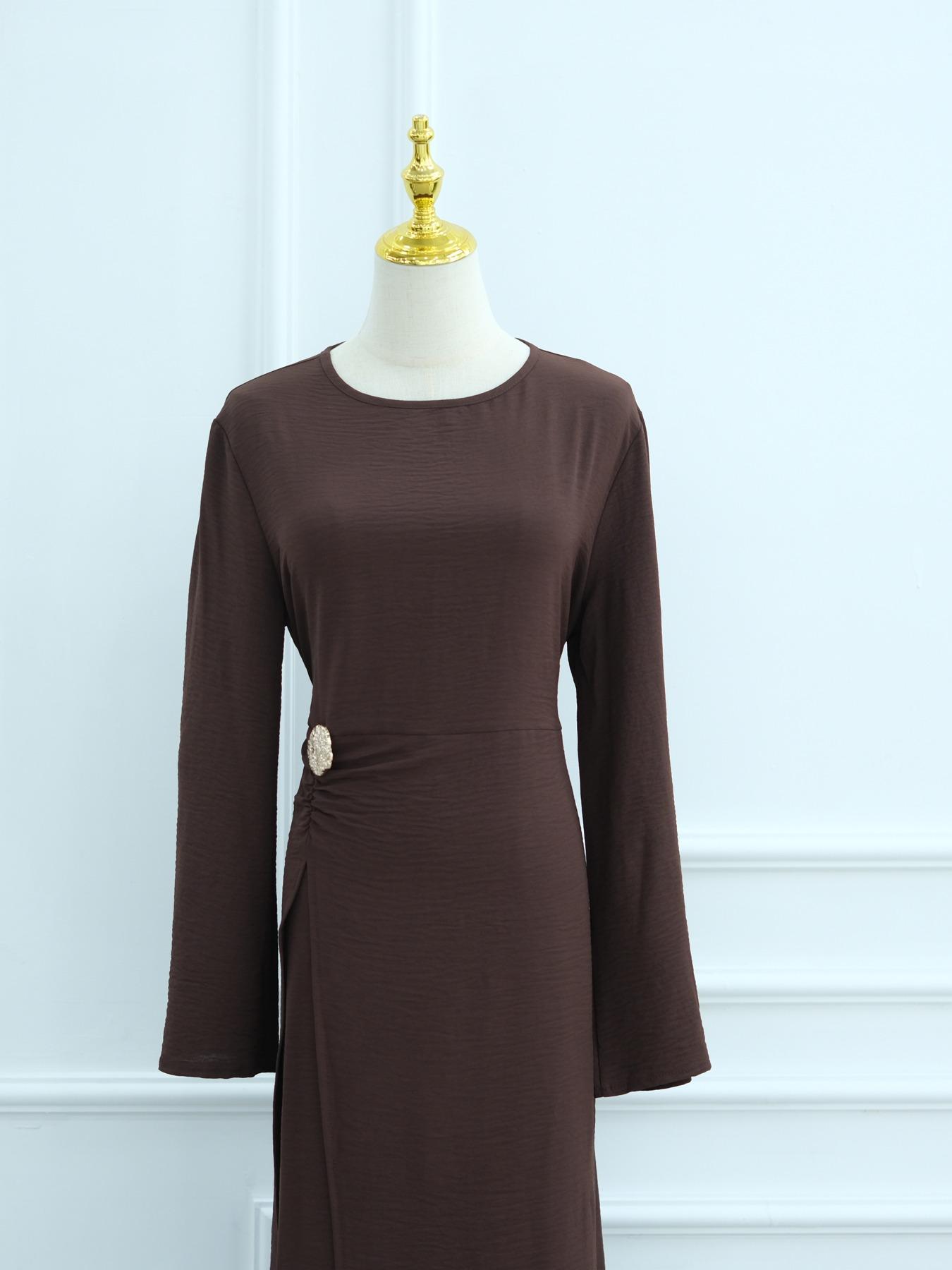 Muslim Women Plain Simple Dress with Back Tie, Waist Cinching, Decorative Buttons, Perfect for Friend Gatherings & Casual Occasions, Modest Muslim Outfits