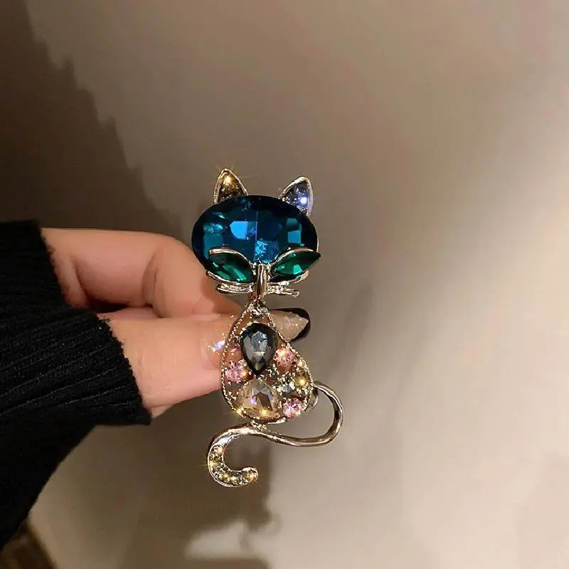 Fashion Korean Rhinestone Cat Pendant Brooches For Women Gold Color Animal Pins Crystal Corsage Daily Accessories