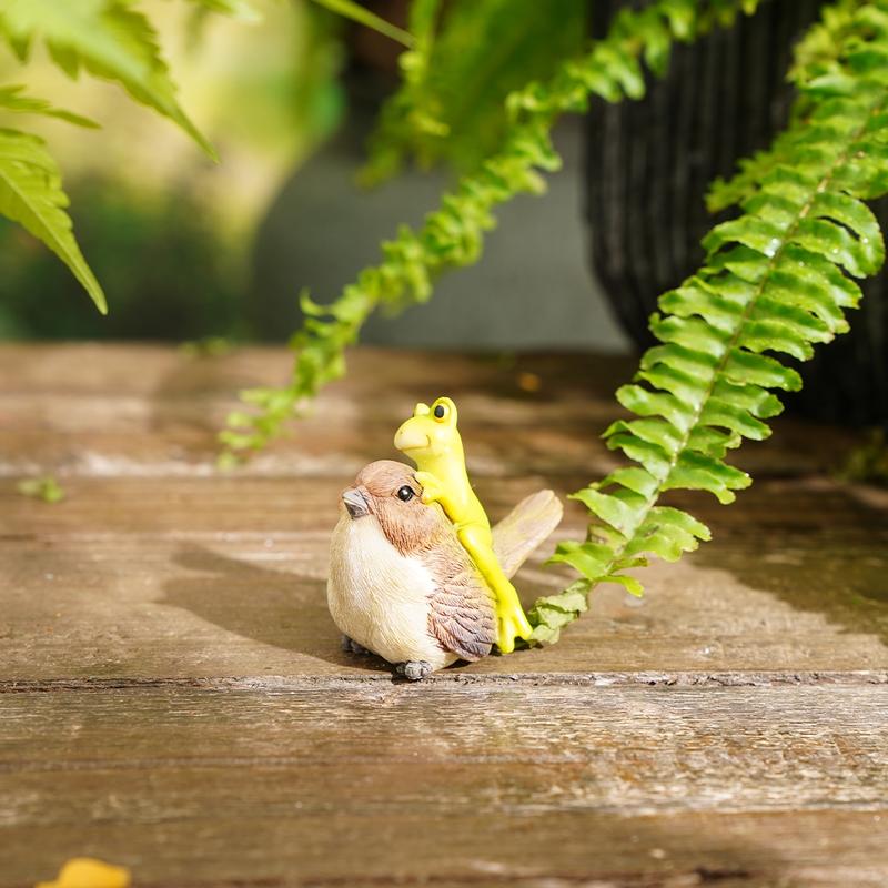 Resin Cartoon Frog Riding Sparrow Figurine, Home Decor Ornament, Cute Animal Design for Garden Patio Indoor Table Decoration