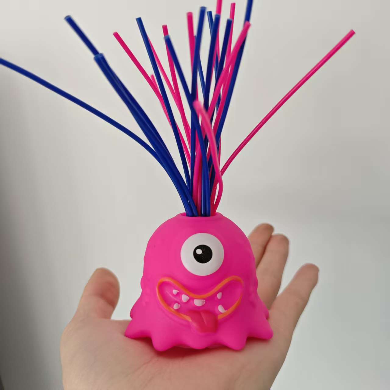 Random Color Screaming Toy, Novelty Funny Hair Pulling Will be Screaming Squeeze Toy for Kids