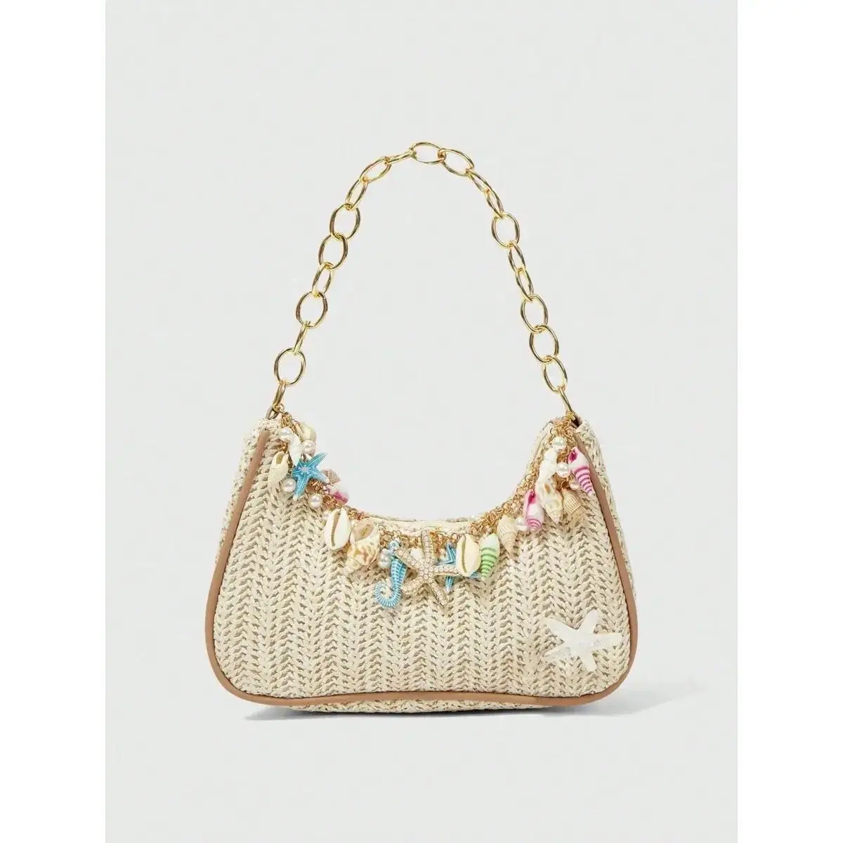 Fashionable beach vacation style woven armpit bag, Crossbody Shoulder Bag, ocean element pendant, pearl shell embellishment, chain shoulder strap, fresh and sweet style, versatile beach date item, full of vacation atmosphere, Fashionable bags
