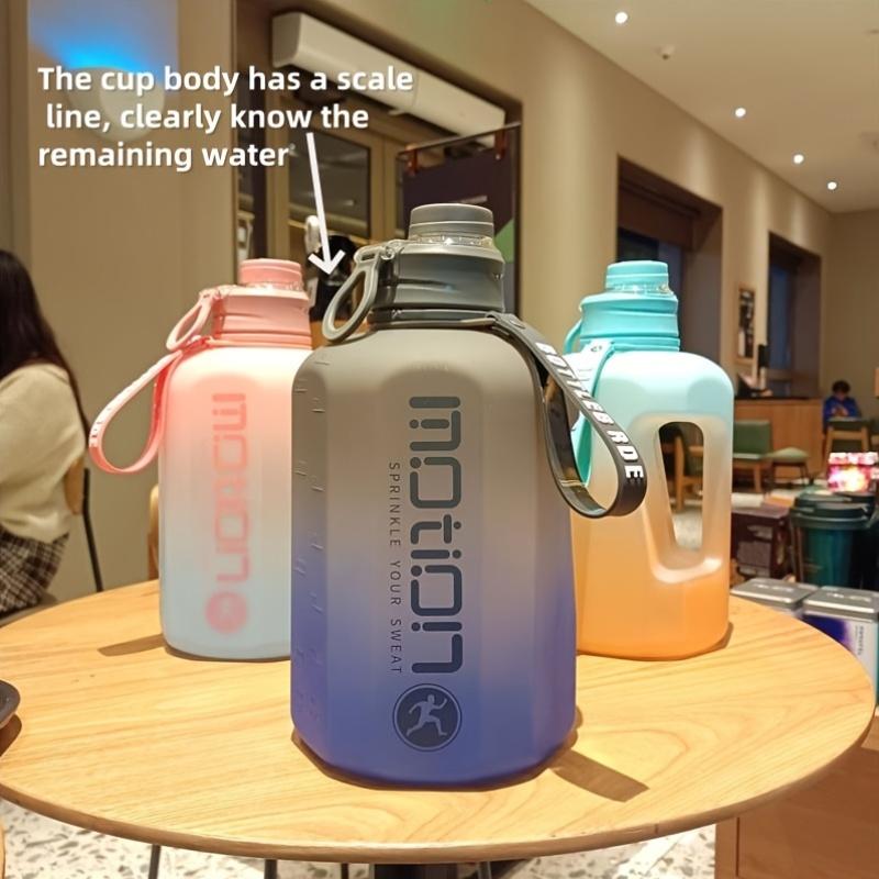 Large Capacity Sports Water Bottle with a Scale Line And Straw, Designed for Outdoor Activities And Gym Use. This Durable And Sturdy Kettle Is Leak-Proof And Comes with a Portable Rope, Suitable for Adults And Can Withstand Both Heat And Cold