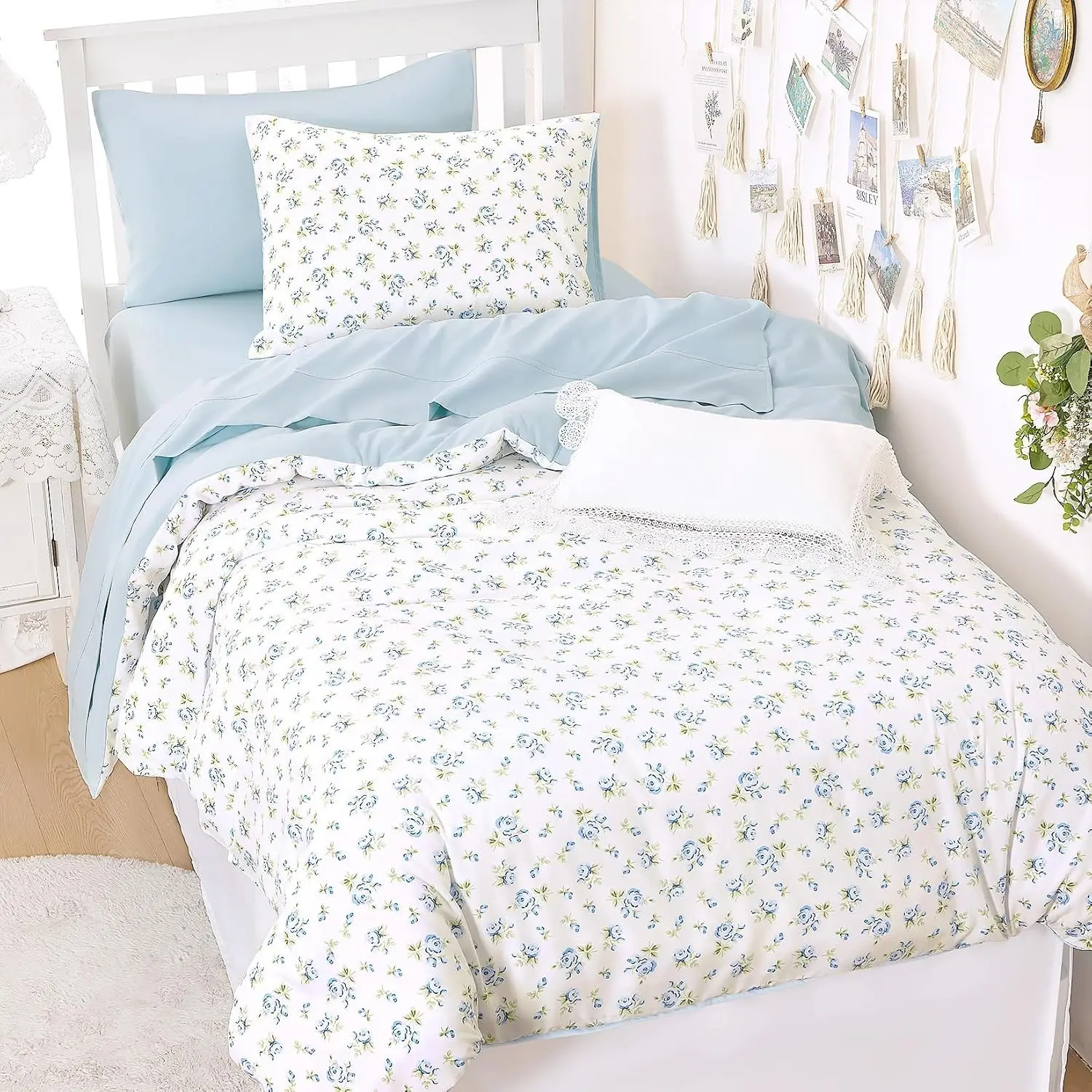 Floral Comforter Set, Coquette Cottagecore Aesthetic Flower Shabby Chic Pattern for Women Teen Girls, Soft Lightweight Bedding, 3 Pieces, White Blue, Twin/Twin XL Size