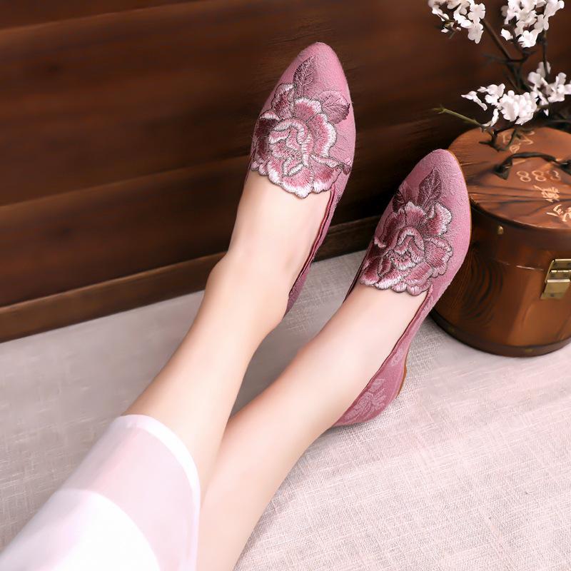 Retro style embroidered shoes, flat shoes, old Beijing new Chinese cloth shoes, rubber soles, soft rubber sewing shoes, women's models