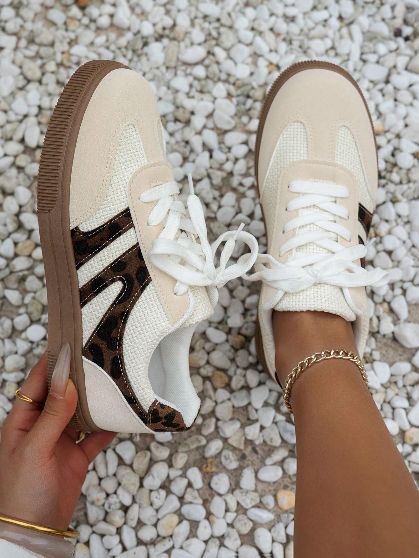 Women's Retro Patchwork Lace-Up Board Shoes, Velvet Texture Upper with Clean Stitching, Perfect for Daily Wear and Various, Casual Trainer Footwear