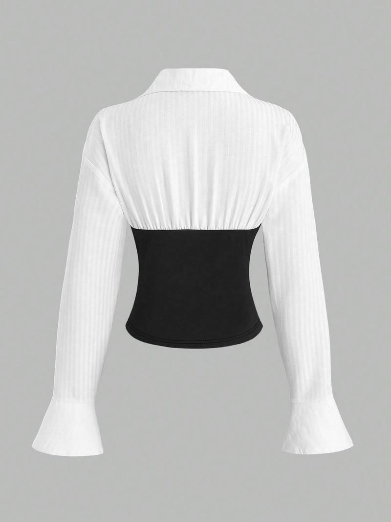 This women's white long-sleeved blouse with puff sleeves and patchwork design is elegant and versatile, suitable for everyday wear and various occasions.