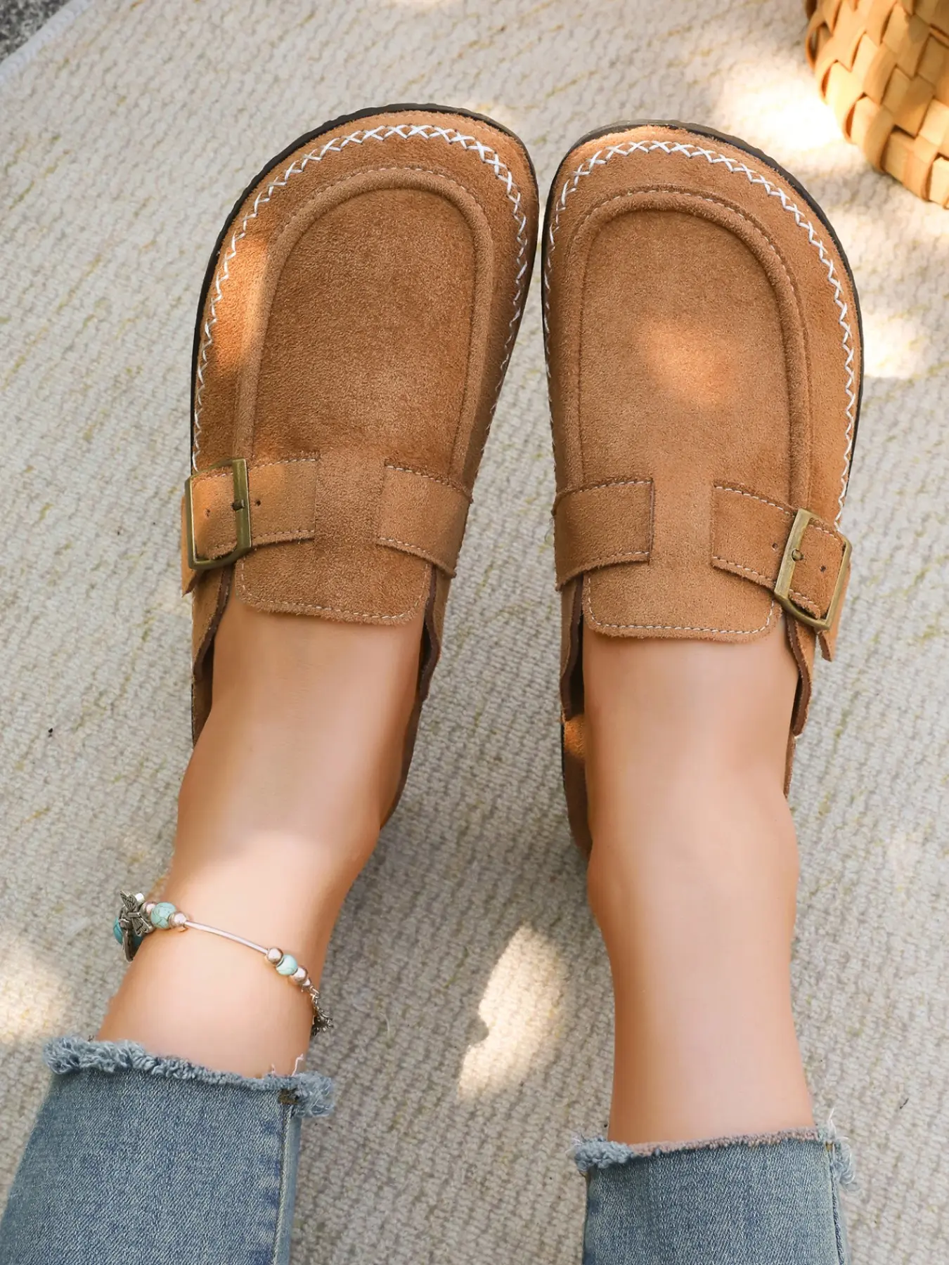 Women's Slip-On Flat Sandals, Closed-Toe Low Heel Shoes, Comfortable One-Step on Footwear, Ideal for Daily Wear