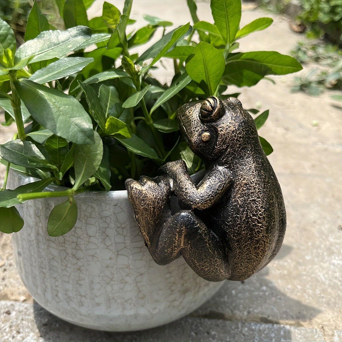Frog Flower Pot Hugger Figurines, Frog Statue Decor for Garden Yard Fence Balcony   Décor Gifts