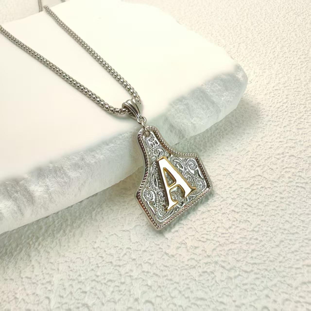 New trendy luxury 26-letter western cowboy necklace, copper-plated with real gold, long-lasting and classic, high-end jewelry.