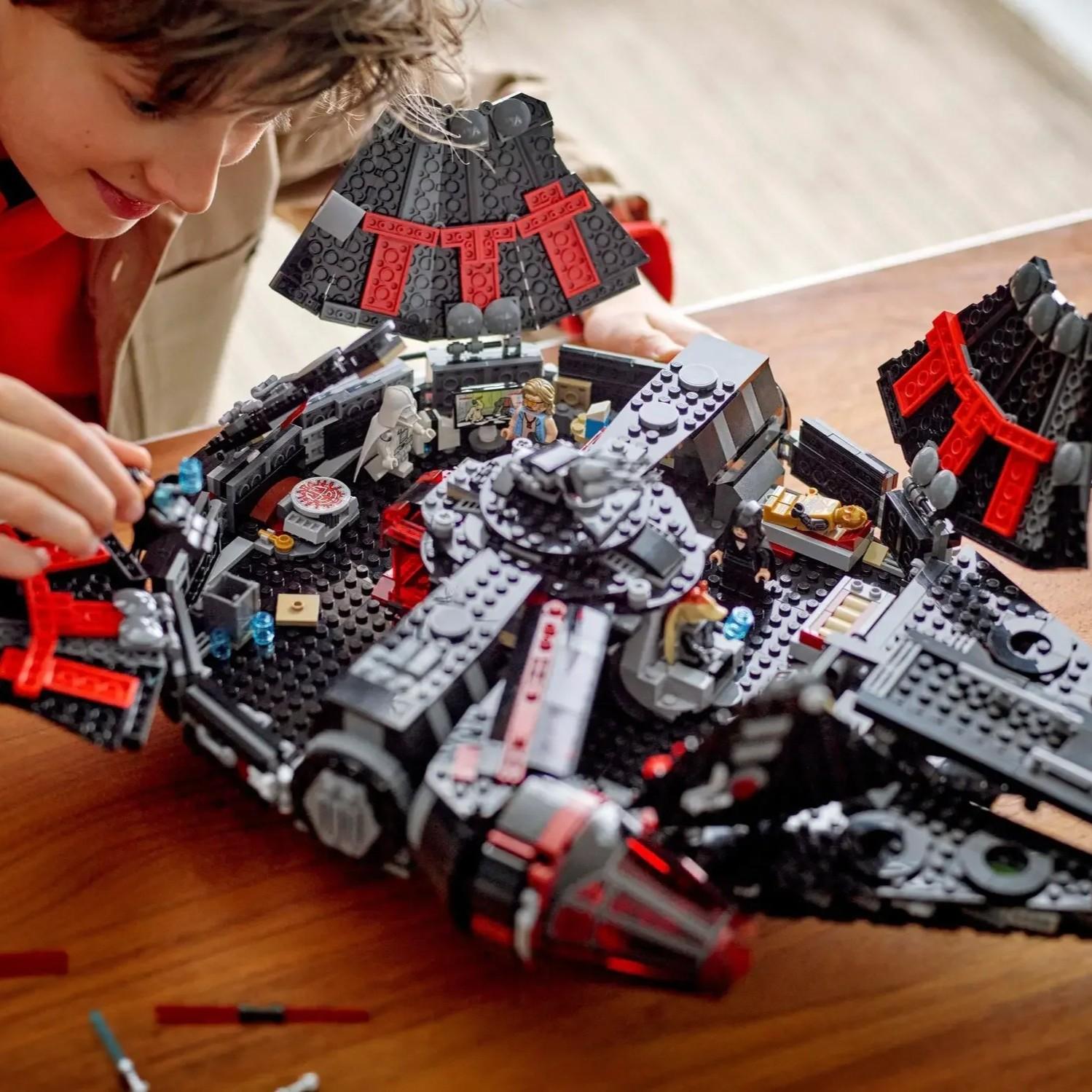 New Arrival 1579 Pieces Dark Falcon Millennium Series Spacecraft Building Set, Enhances Kids' Manual Skills, DIY Model Kit, Child Toy Gift
