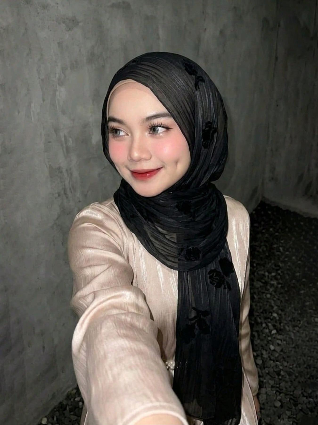 Women's Rose Floral Print Headscarf, Boho Style Beach Sunshade Wrap, Shimmer Satin Silk, Elegant Hijab for Daily Wear, Outdoor Leisure