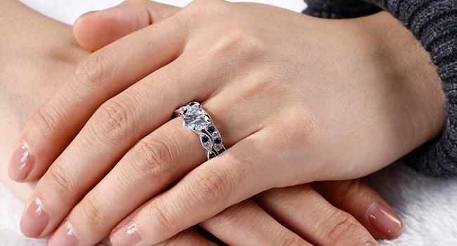 Jeulia 3 Carat CZ Solitaire Engagement Rings Halo Milgrain Heart Cut Sterling Silver Ring Set Promise Engagement Wedding Anniversary Rings Bridal Sets for Women