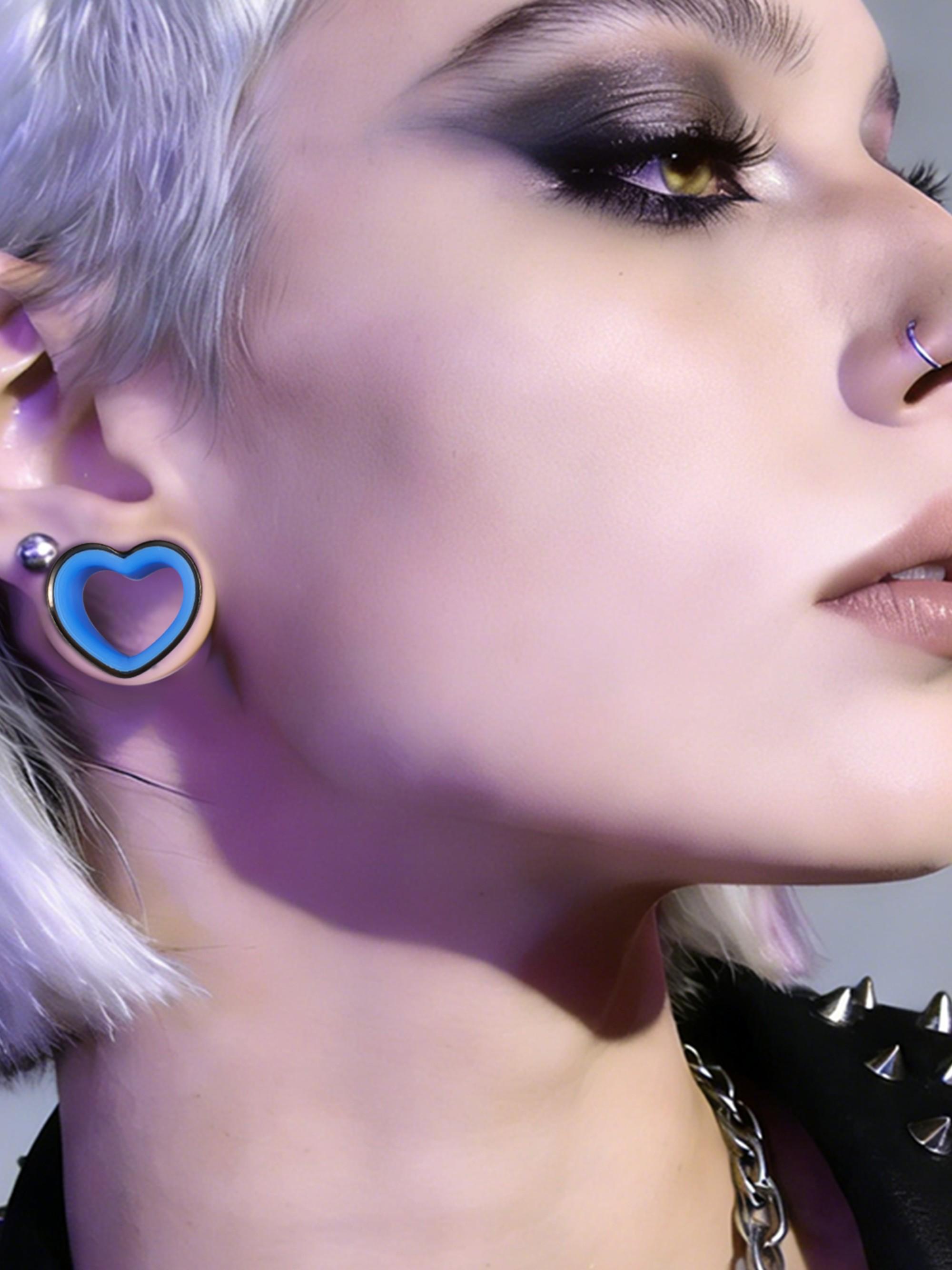 vanku 2pcs Hollow Heart Shape Ear Tunnels Plugs, Stainless Steel Hypoallergenic Piercing Gauges Earrings, Unisex Gift for Women Men