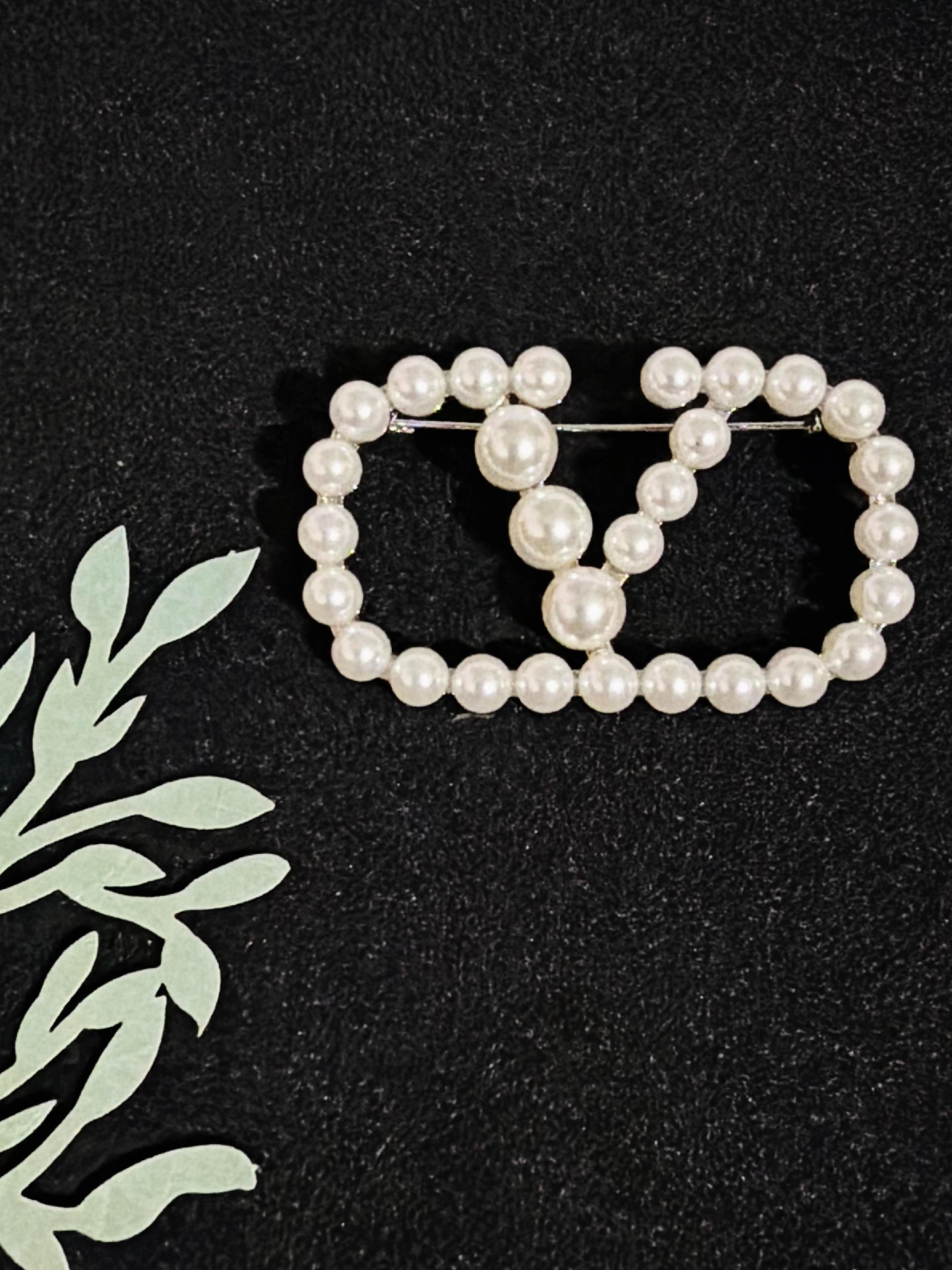 Women's Lapel Pin, European Style Graphic Large Coat Decoration, Lightweight Luxury Small Fragrance Brooch, Western Accessory, Unique Aesthetic