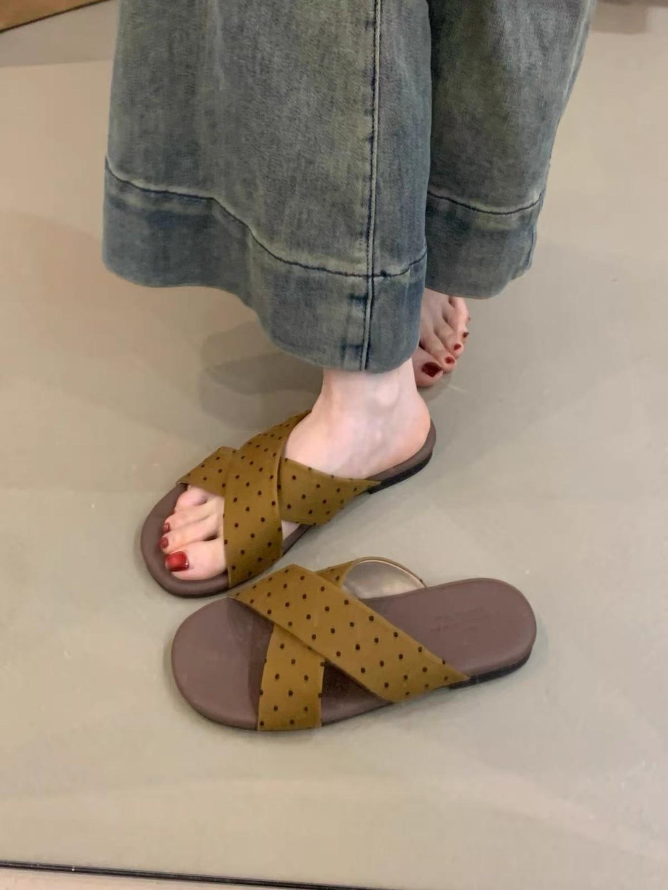 2026 Summer New Polka Dot Cross Strap Sandals for Women, Outdoor Flat Shoes, Versatile Cool Slippers, Fashionable and Comfortable