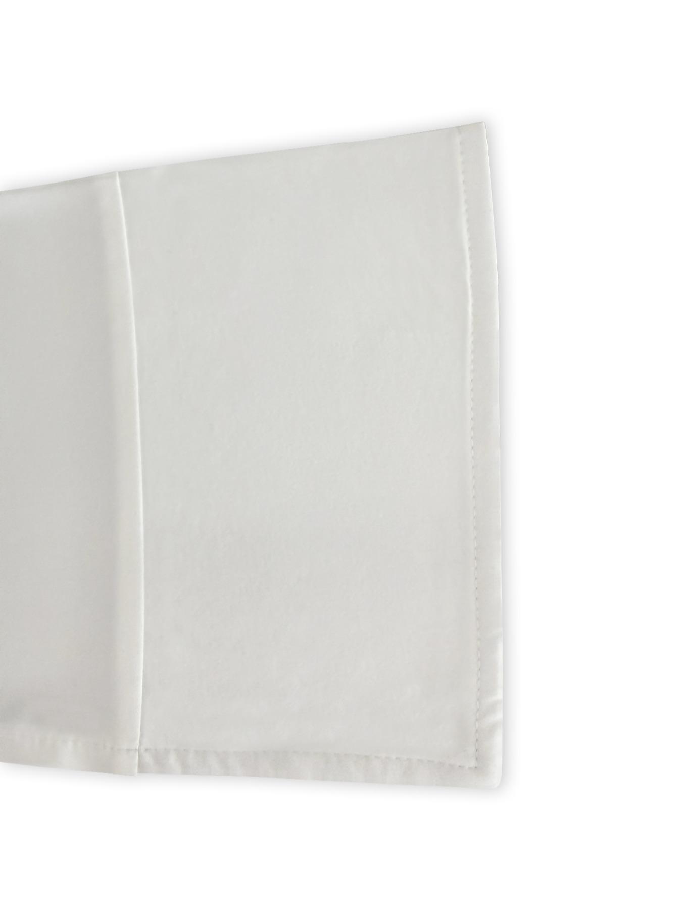 Women's slim-fit button-down long-sleeved casual shirt, suitable for daily commuting.