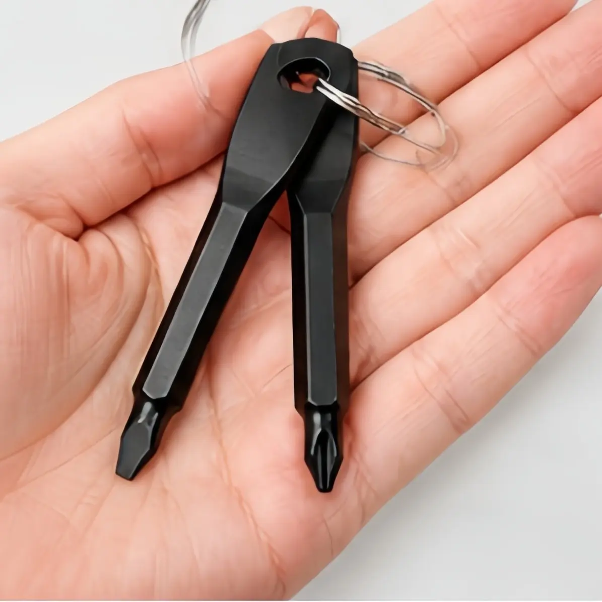 Mini Keychain Stubby Screwdriver Set, Flat Head & Phillips Portable Screwdriver, Compact Pocket Repair Tool with Key Ring, Multi-Purpose Hand Tool for Home Use, Outdoor Activities, DIY Assembly and Everyday Carry
