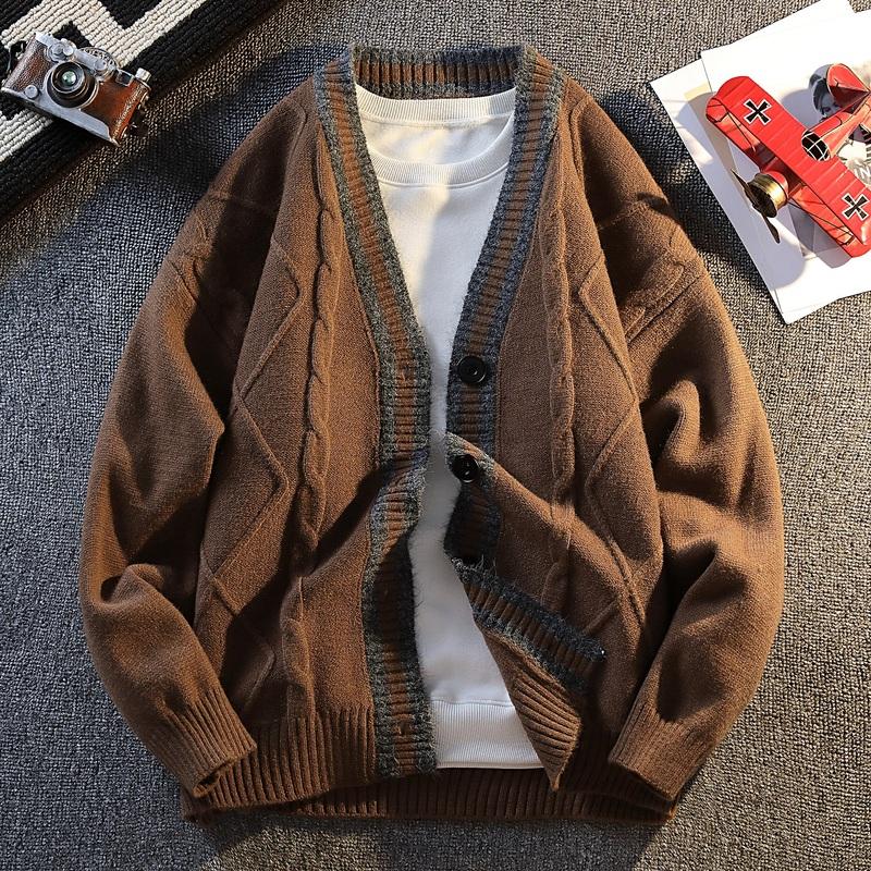 Men’s V-neck diamond cable-knit cardigan is a single-breasted sweater coat crafted from thick, soft knit fabric. With retro style, it can be worn alone or layered, suitable for daily commuting and outdoor outings.