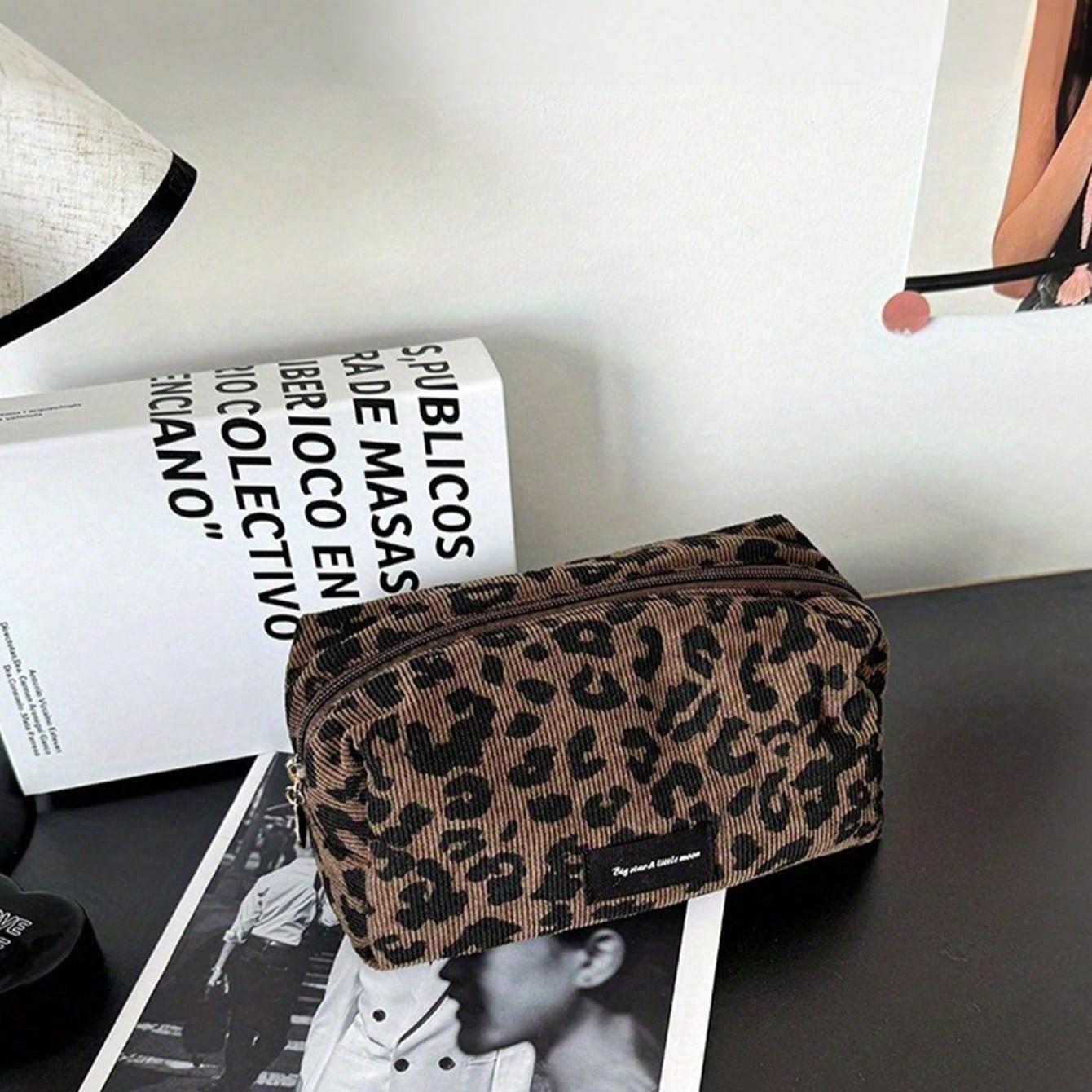 Large Capacity Leopard Print Makeup Bag, Gold Animal Pattern Cosmetic Storage, Cosmetics Organizer, Durable Polyester Material, Ideal for Women, Teens, Travelers, Vanity Makeup Organizer