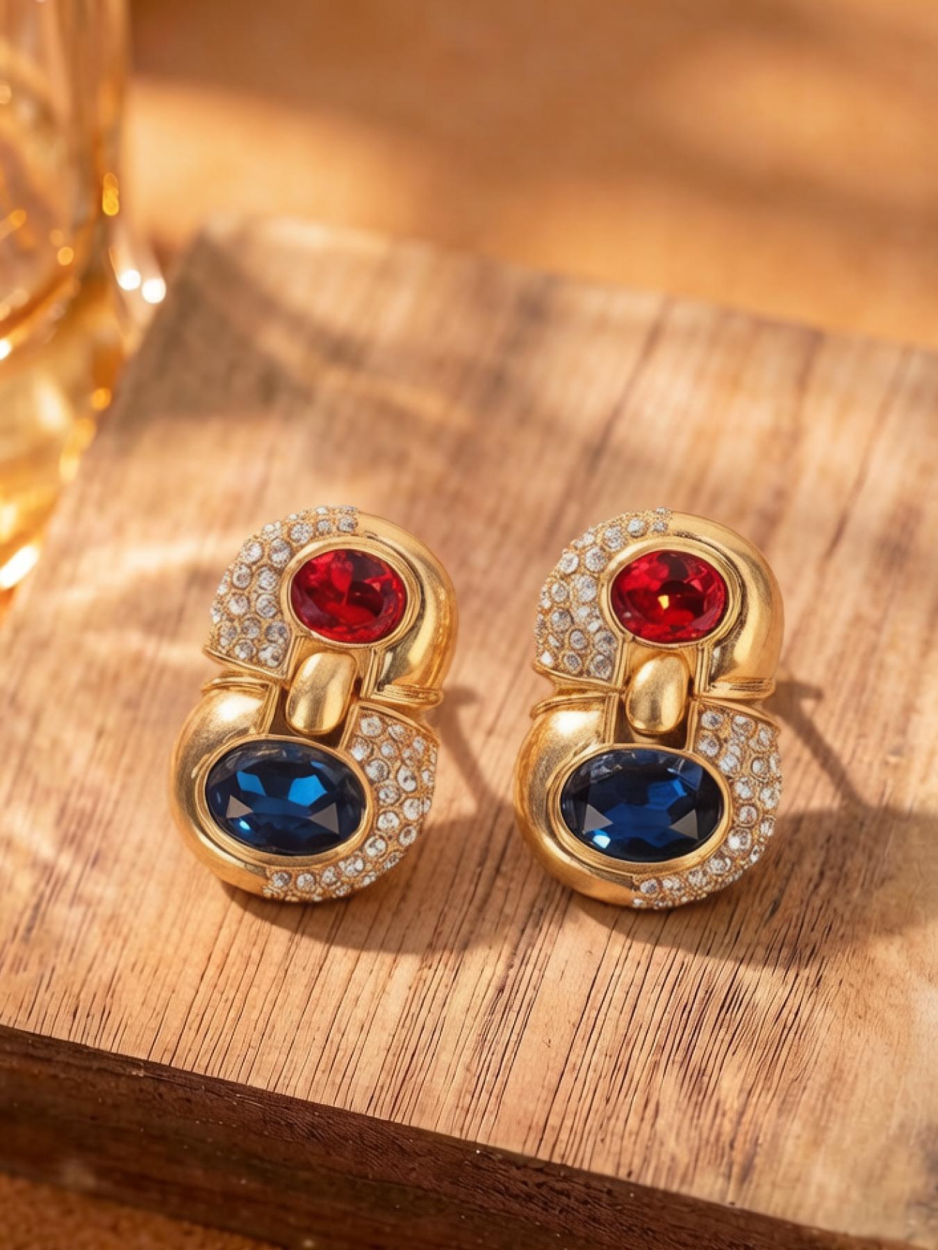 1 fashionable and cute geometric contrasting color earrings, suitable for daily wear, vacation and dating occasions, and also a surprising and exquisite small gift.