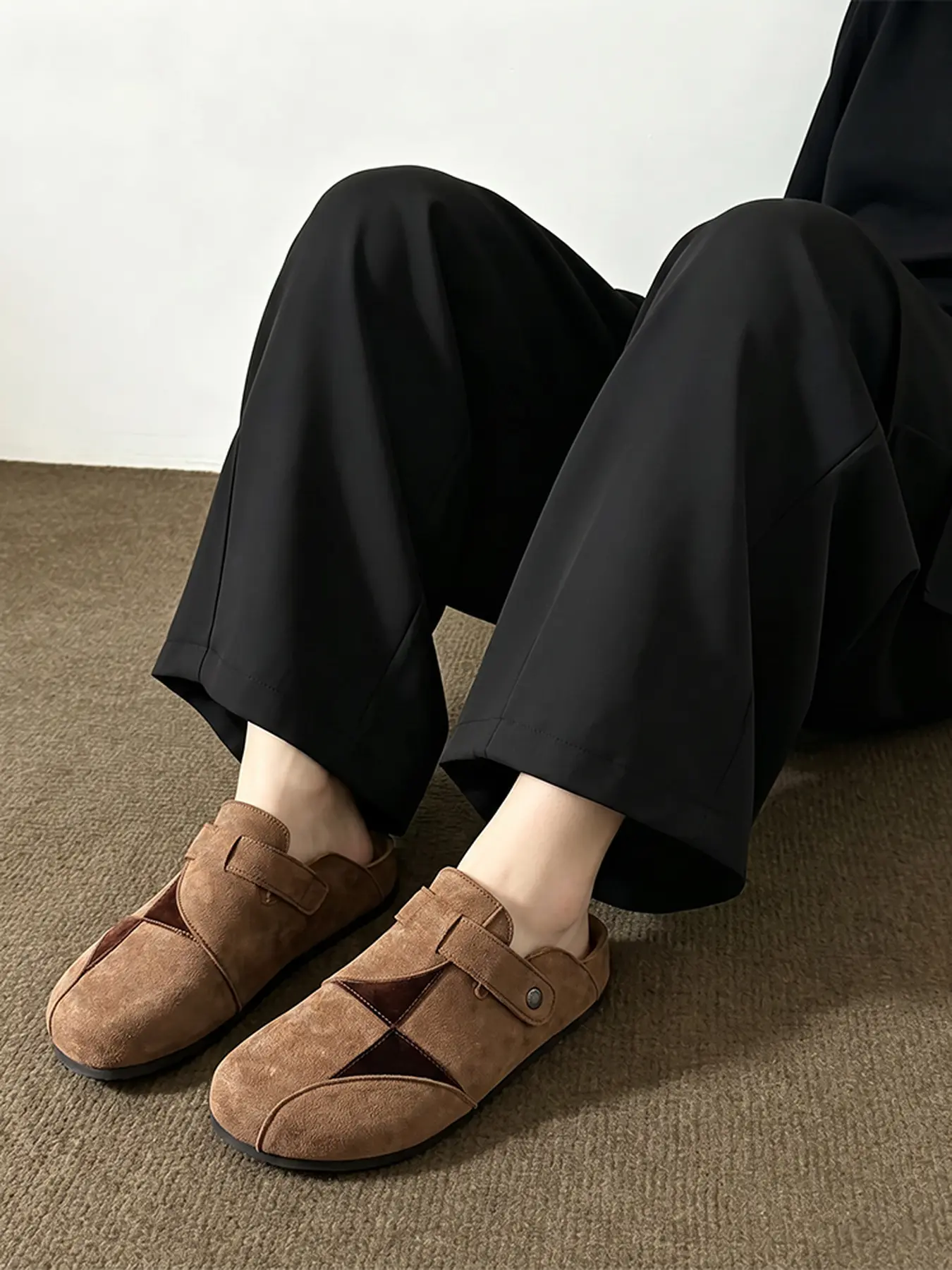Men Vintage Geometric Patch Faux Suede Clogs Slip On Backless Mules With Adjustable Buckle Casual Walking Slide Shoes Comfortable Breathable Outdoor Summer Sandals Footwear
