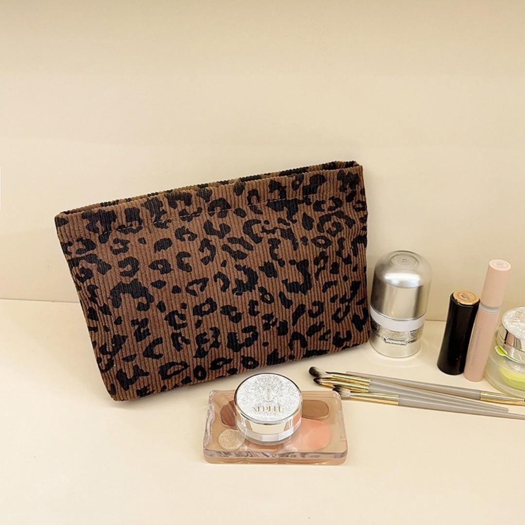 Large Capacity Leopard Print Makeup Bag, Gold Animal Pattern Cosmetic Storage, Makeup Storage Organizer, Durable Polyester Material, Ideal for Women, Teens, Travelers