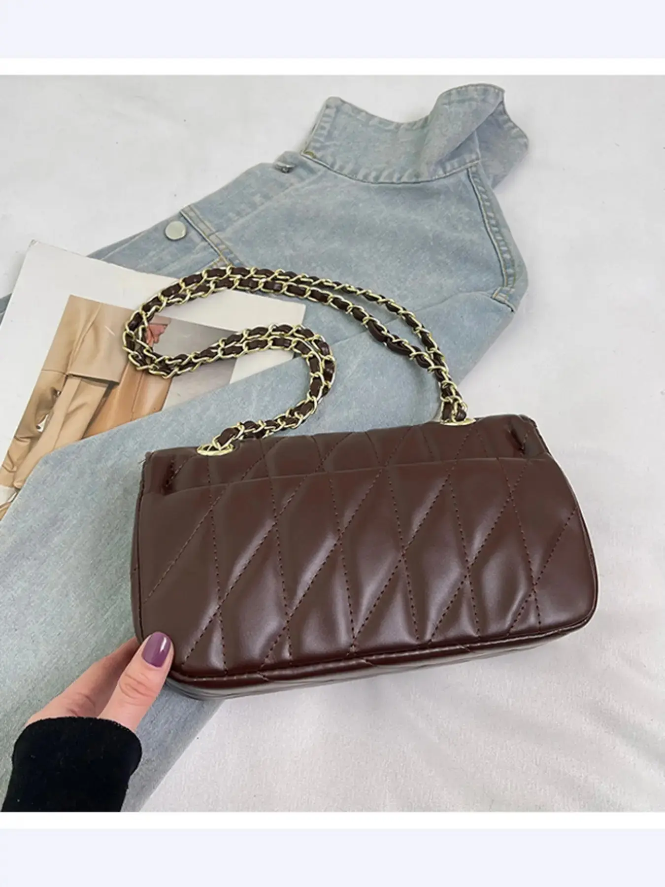 Women's Embroidered Chain Crossbody Shoulder Bag Adjustable Strap Fashion Trendy Purse Daily Use Accessory for Trendsetters Casual Crossbody Bag