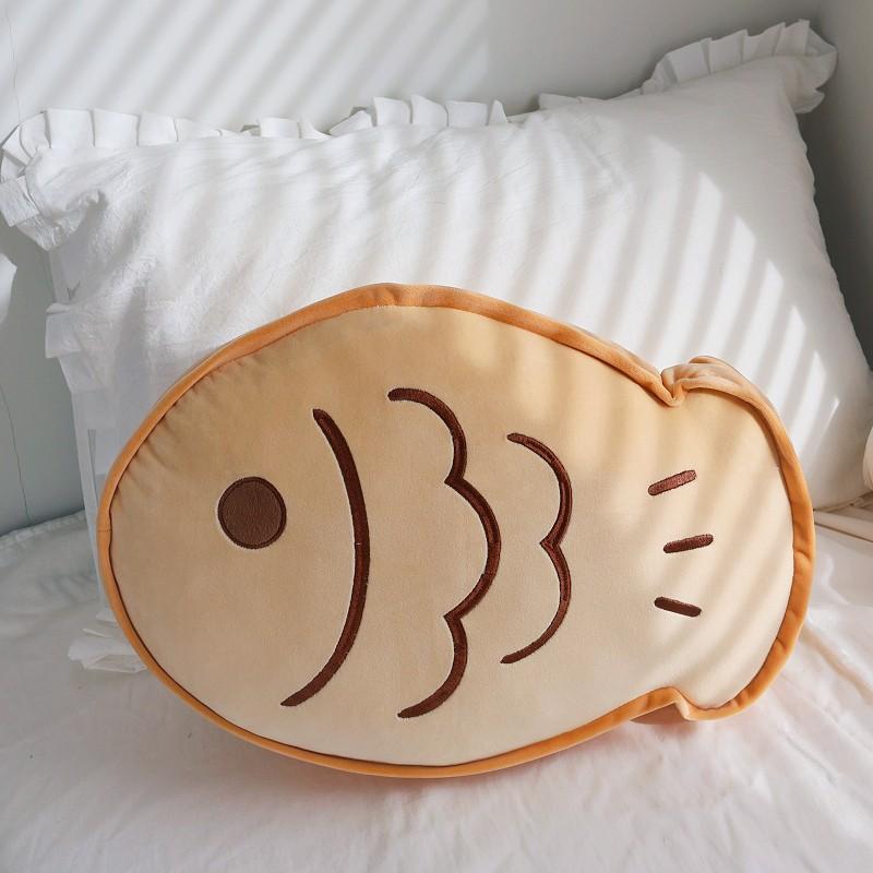 Fish Cake Butter Bread Pattern Pillow, Soft Nordic Style Polyester Fiber Cushion, Home Decor, 1 Piece, Comfortable and Stylish