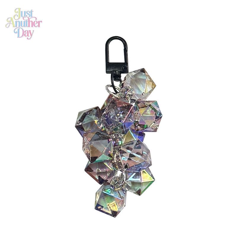 Cute Transparent Grape Cluster Keychain, Shiny Diamond Beaded Bag Charm, Kawaii Iridescent Hanging Ornament for Backpacks, Gifts for Girls