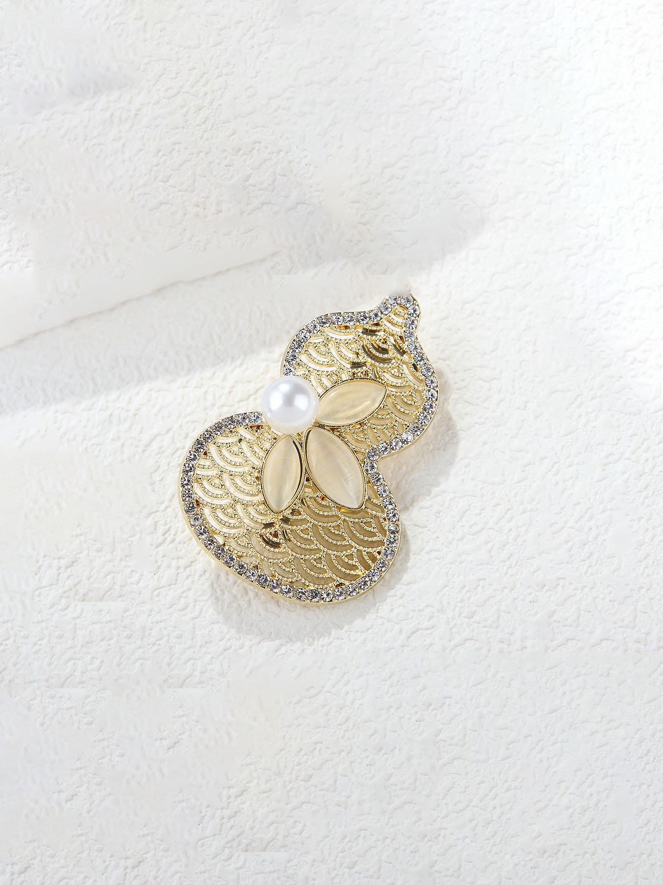 Unisex Creative Design Pumpkin Brooch Pin, Stylish Clothing Accessory for Men and Women, Unique Fashion Statement Jewelry