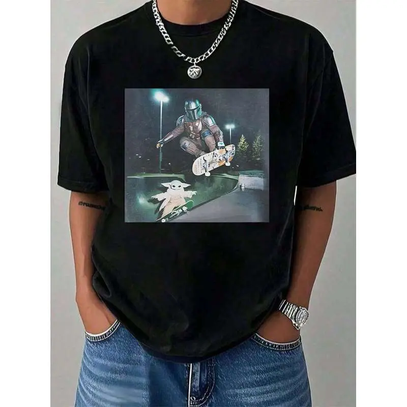 Mandalorian And Grogg Skateboard Night Scene Graphic Black T-Shirt, Retro Movie Print Short-Sleeved T-Shirt, Men's Street Casual Wear.