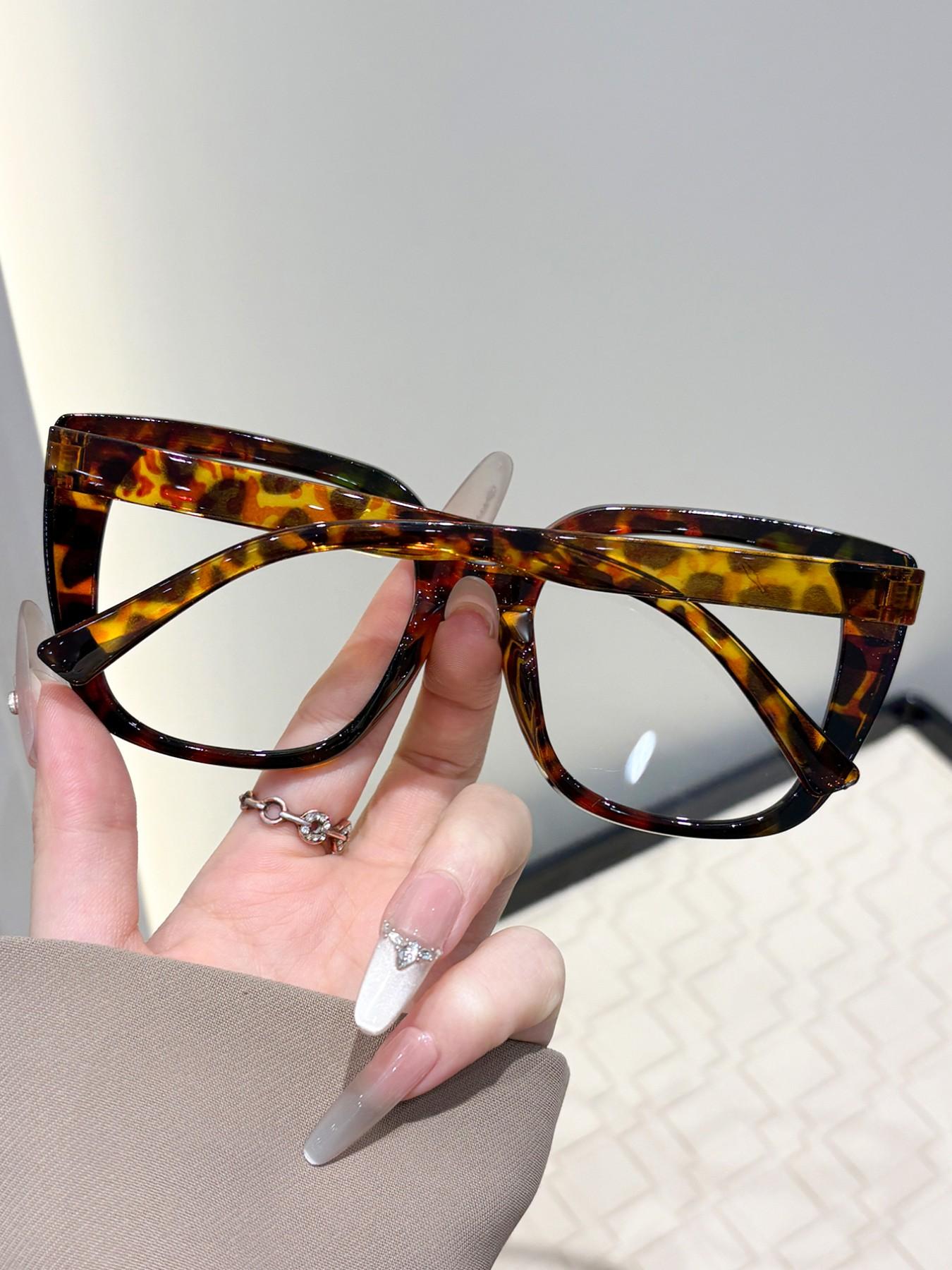 Classic Vintage Cat Eye for Women, Stylish Trendy Eyewear, Flat Lenses Perfect for Street Style, College Look, Commuting, and More