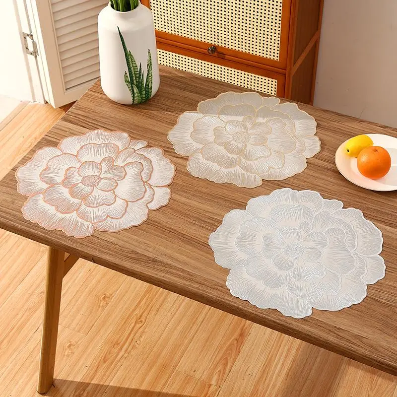 Flower Shaped Placemat for Dining Table, French Rose Style PVC Table Mat, Heat Resistant Waterproof Dining Placemat Set, Aesthetic Kitchen & Home Decor Table Cover for Daily Use, Parties & Café Style Setup