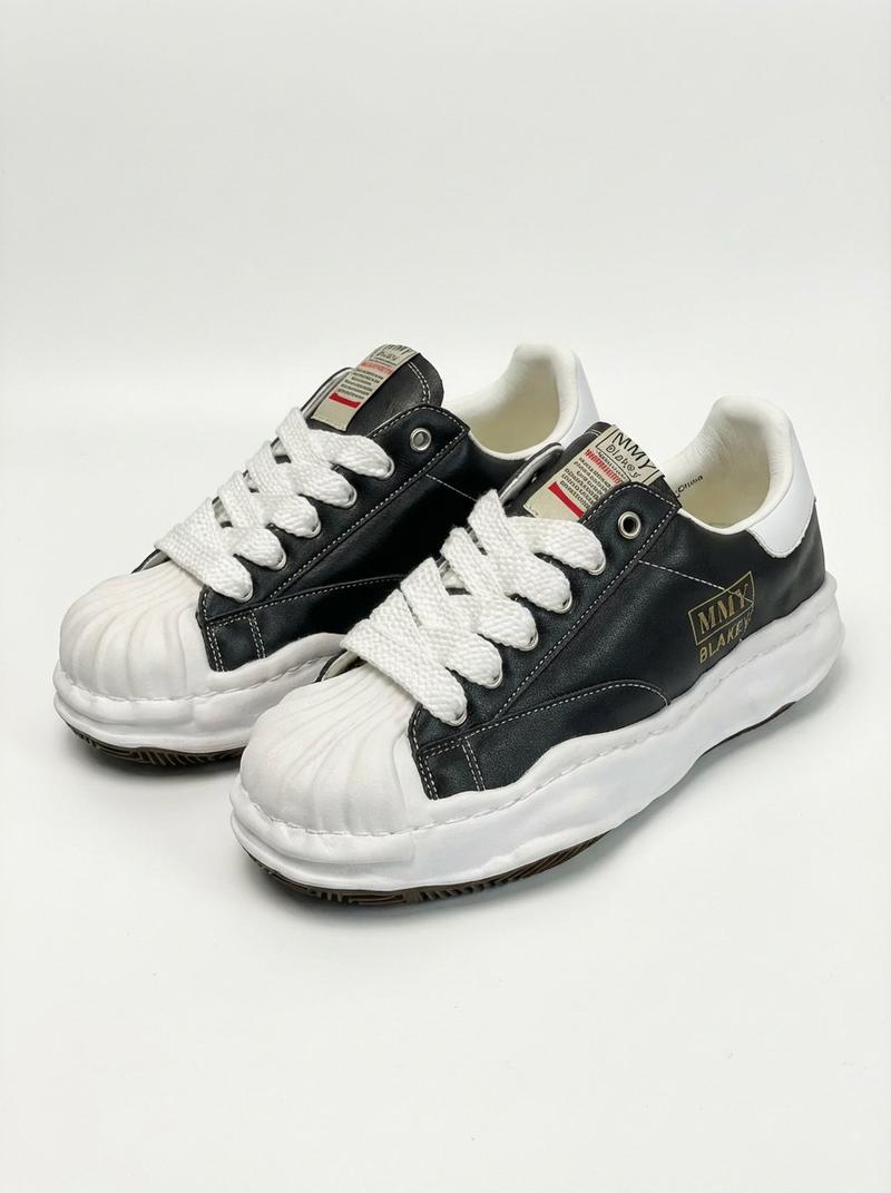 Urban Night Scene Sports Shoes, Neon Streetwear Essential, Lightweight Design, Daily Wear Must-Have, Fyp Trendy Sneakers, City Exploration Series Exclusive Urban Night Scene Sports Shoes, Neon Streetwear Essential, Lightweight Design, Daily Wear Must-Have, Fyp Trendy Sneakers, City Exploration Series Exclusive