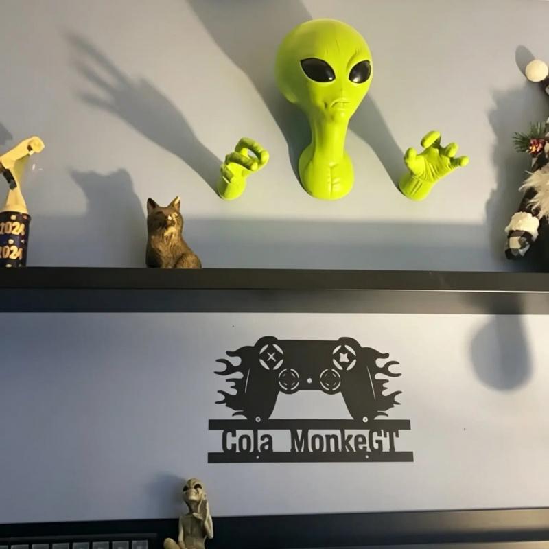 3D Area 51 Alien Wall Sculpture, Weird Aesthetic Sci-Fi Decorative Wall Decor, Trendy Bedroom Living Room Ornament, Halloween Photo Prop Gift for Alien Collectors