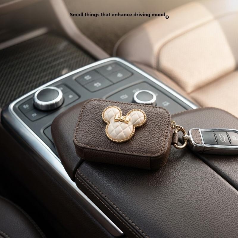 Creative cartoon girl-themed wool teddy bear keychain for couples, car bag pendant, small hanging piece, fashionable gift