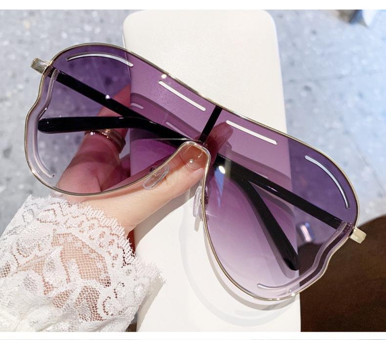 Oversized One-Piece Shield Sunglasses for Women, UV400 Protection Gold Frame Windproof Shades, Trendy Gradient Purple Lens Cycling & Streetwear Eyewear