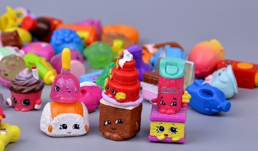 100Pcs/lot Many Styles Miniature Shopping Fruit Dolls Action Figures for Family Kid's Christmas Gift Playing Toys Mixed Seasons