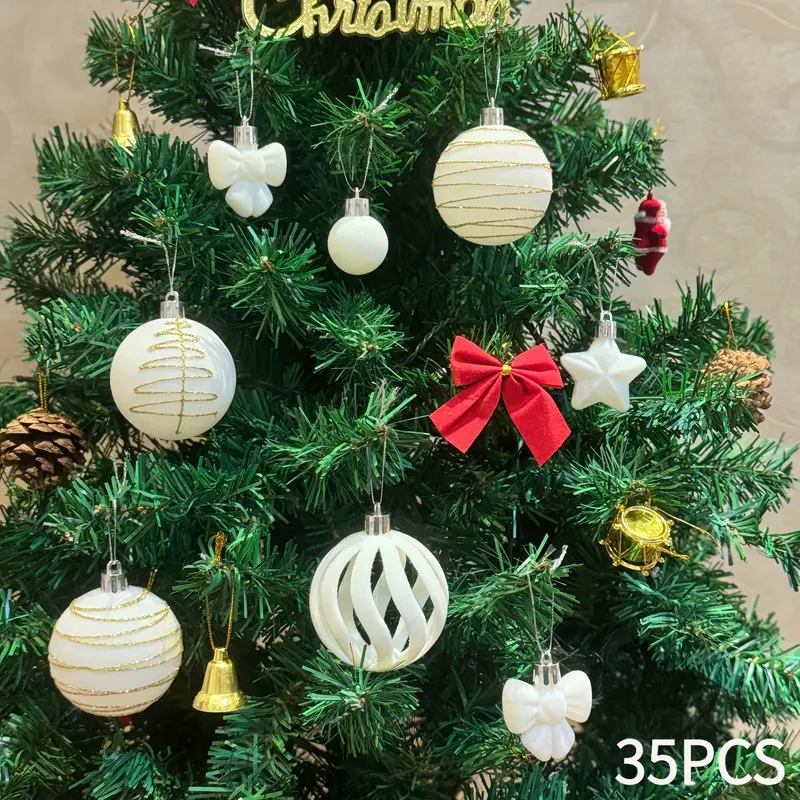 New plush hollow-shaped Christmas ball. Thickened anti-drop Christmas tree hanging ball. New Year party Christmas decoration ball.
