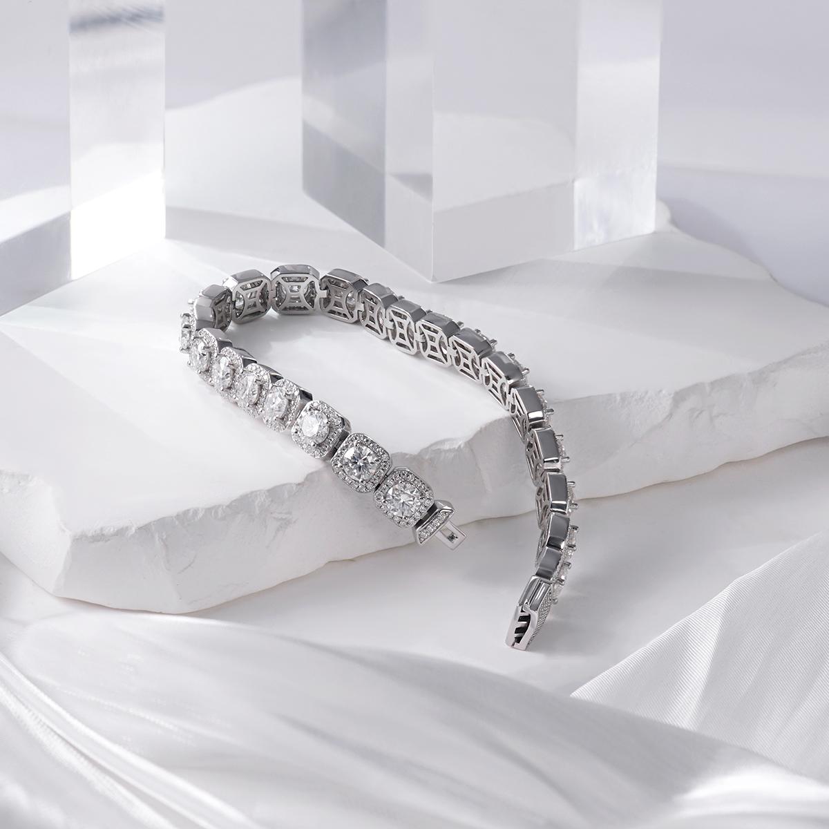 Delzzad 5MM Hip Hop Iced Out Tennis Bracelet D Color VVS Synthetic Moissanite S925 Unisex Sterling Silver Brilliant Tennis Chain for Dating Engagement Party Christmas Gift Delzzad 5MM Hip Hop Iced Out Tennis Bracelet D Color VVS Synthetic Moissanite S925 Unisex Sterling Silver Brilliant Tennis Chain for Dating Engagement Party Christmas Gift