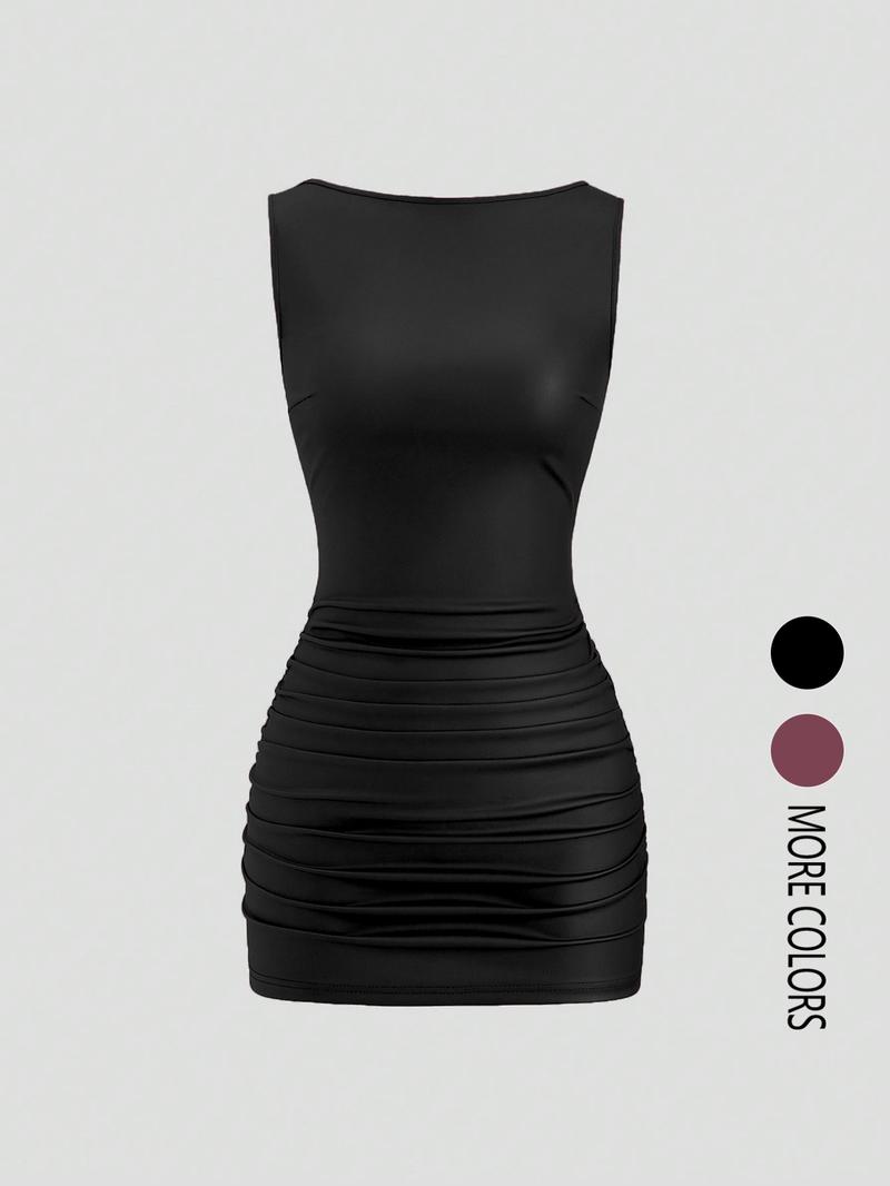 Women's solid color slim-fit sleeveless pleated faux leather dress, pleated design, fits the body shape, elastic waist, sexy midi dress.